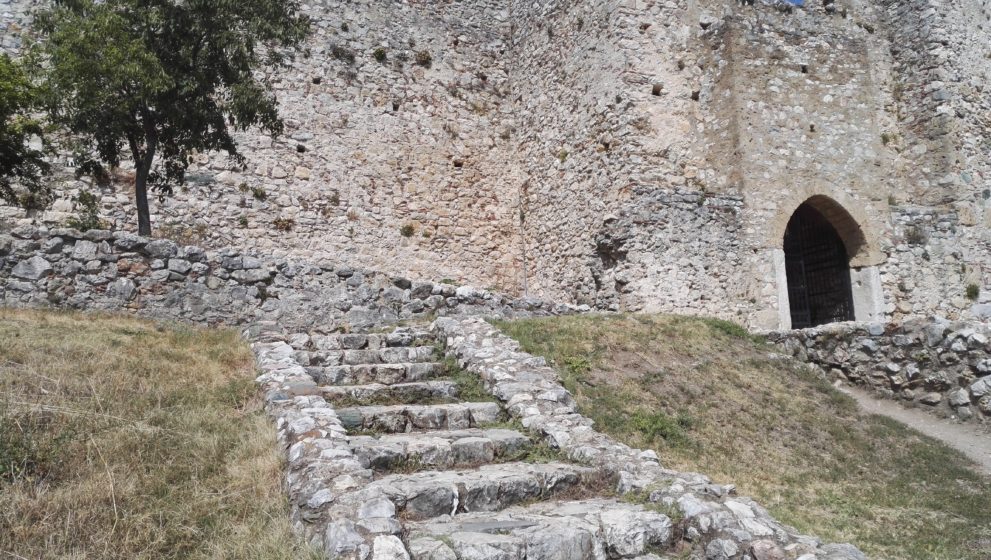 Jour 2 : déjeuner à Litochoron et visite de la forteresse de Platamonas