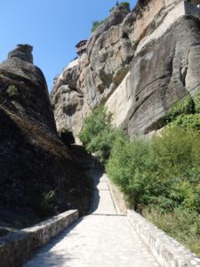 chemin de pierre monastère Sainte Trinité
